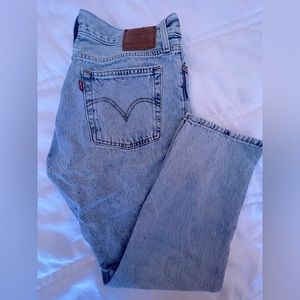 LEVIS straight leg Wedgie light wash jeans